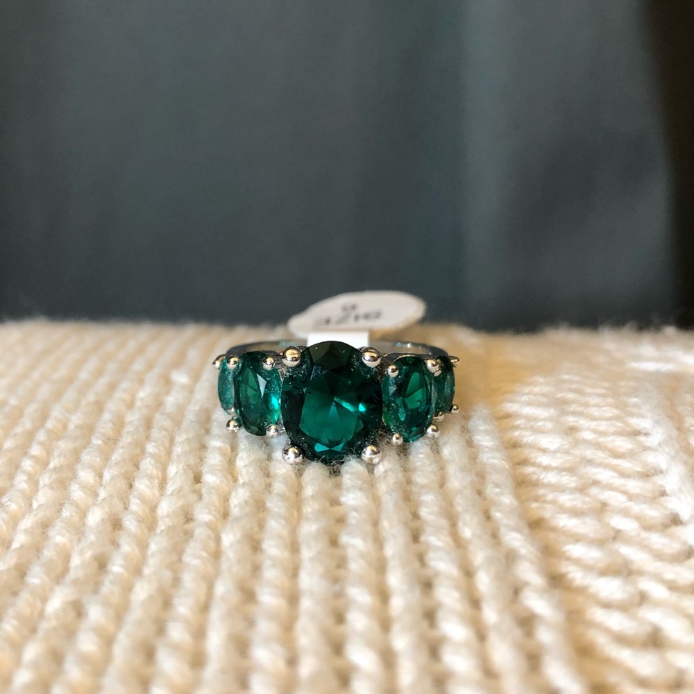 Emerald green sterling silver ring